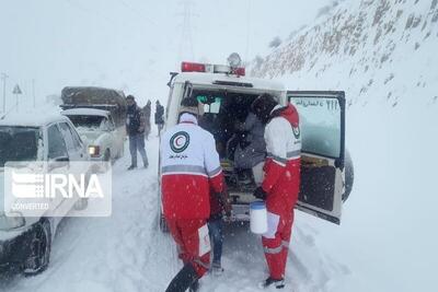 اعزام ۱۰ تیم هلال احمر به مناطق برفی خراسان‌شمالی/ امدادرسانی به ۲۰۹ خودرو