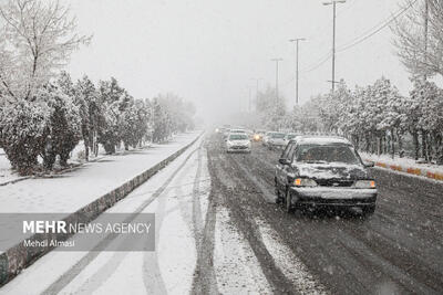 بارش شدید برف در محورهای کوهستانی همدان ادامه دارد