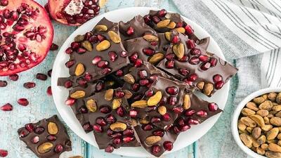 طرز تهیه شکلات یلدایی آسان در منزل