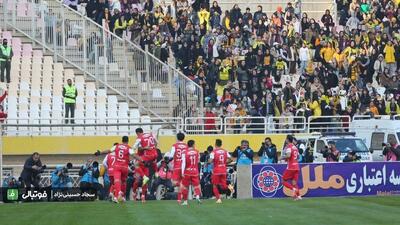 فیلمبرداری عجیبِ بازی سپاهان و پرسپولیس؛ خبری از تماشاگران نبود!