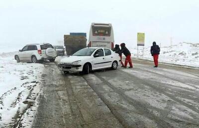 امداد رسانی هلال احمر زنجان به بیش از ۲ هزار نفر گرفتار در برف