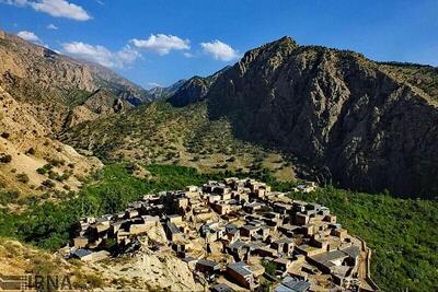 جلوه گری بهار در روستای باستانی دیل + فیلم