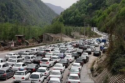 مسدودی کندوان، جاده هراز را با ترافیک سنگین مواجه کرده است