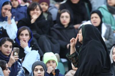 عکس عجیب خانم یگان ویژه در ورزشگاه خبرساز شد!