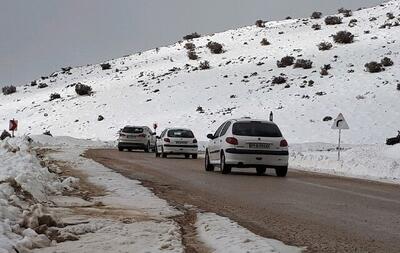 بارش برف و باران در ۹ محور مواصلاتی فارس