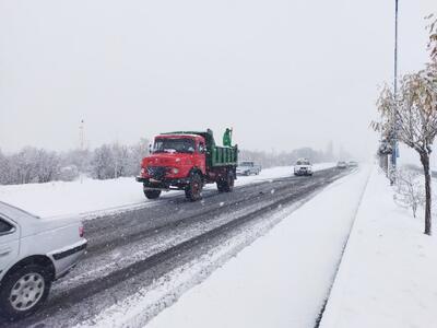 آغاز عملیات برف‌روبی و نمک‌پاشی در معابر گلپایگان