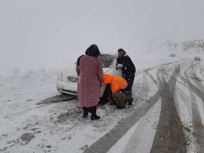 تردد از گردنه‌های کوهرنگ تنها با زنجیرچرخ امکان‌پذیر است