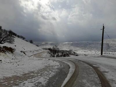 بارش برف در محورهای استان اردبیل ادامه دارد