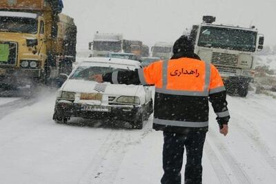 امدادرسانی به بیش از ۷۵۰ خودرو گرفتار در برف چهارمحال و بختیاری