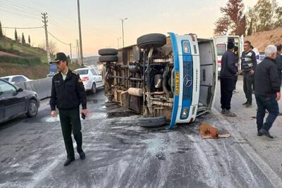 مینی‌بوس حامل دانش‌آموزان زنجانی واژگون شد/ انتقال ۱۶ مصدوم به بیمارستان