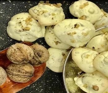 طرز تهیه شیرینی پفکی گردویی با زرده تخم مرغ - فراشپز