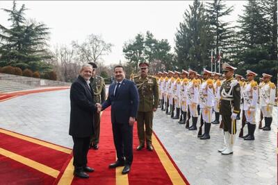 نخست وزیر عراق در نشست خبری مشترک با پزشکیان: خیلی مهم است که روابط بین دو کشور گسترش یابد/ به اراده ملت سوریه احترام گذاشته و از انتخاب آن‌ها حمایت می‌کنیم/ مخالف زبان تهدید علیه سایر کشور‌ها هستیم/ پیگیر موضوع اتصال خط آهن بصره-شلمچه هستیم