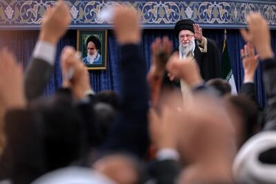 گزارش تصویری: دیدار جمعی از مردم قم با رهبر انقلاب اسلامی |  شفقنا