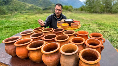 (ویدئو) غذای روستایی در آذربایجان؛ پخت آبگوشت بره سفالی به روش «توکل»