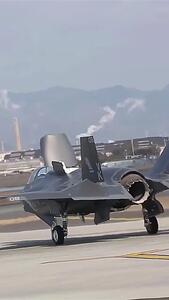 (ویدئو) نمایی دیدنی از فرود عمودی  جنگنده F-35B لایتنینگ