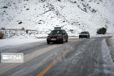 بارش برف در جاده‌های آذربایجان‌غربی ادامه دارد/رانندگان زنجیر چرخ را فراموش نکنند