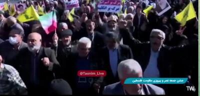 حضور نمازگزاران تهرانی در راهپیمایی جمعه نصر