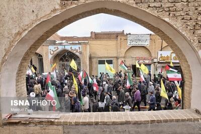 نمازگزاران تهرانی در راهپیمایی «جمعه نصر» شرکت کردند