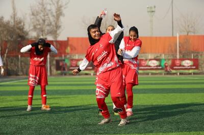 وجه مشترک زنان و مردان پرسپولیس: رقص کنعانی!