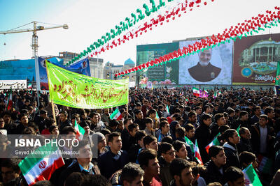 گردهمایی مردم انقلابی مشهد ۱۲ بهمن ماه در میدان شهدا