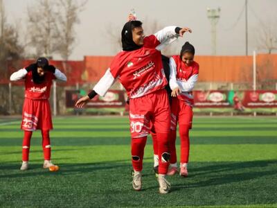 شادی گل مشهور حسین کنعانی در تیم زنان پرسپولیس - پارس فوتبال