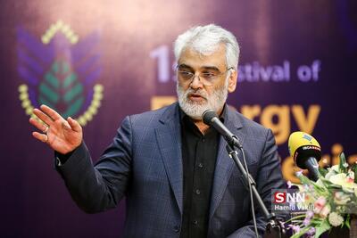 طهرانچی: پژوهشگاه مرکزی دانشگاه آزاد به دنبال کار اکتشافیِ فاخر درخور خیزش جدید علمی کشور است