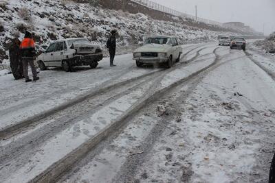 بارش برف در محورهای مواصلاتی شهرستان اسلام‌آبادغرب