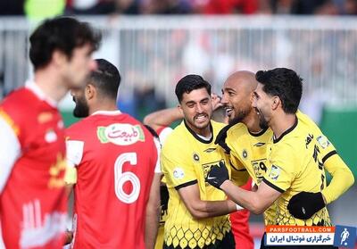 پرسپولیس ؛ بانوی هوادار پرسپولیس در حال جمع آوری زباله از ورزشگاه امام خمینی اراک