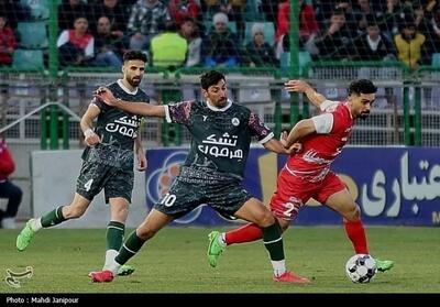 ذوب آهن 0- پرسپولیس0/ زور سرخ پوشان به  ذوب آهن ده نفره هم نرسید ند