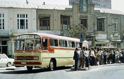 (عکس) سفر به تهران قدیم؛ «ایستگاه اتوبوس خطی میدان توپخانه»؛ سال 1326