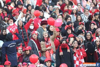 فوری/ احتمال حضور محدود زنان در بازی ذوب آهن - پرسپولیس - پارس فوتبال