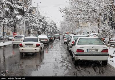 بارش برف در محورهای هراز و کنداون/ تردد روان در جاده‌ها - تسنیم