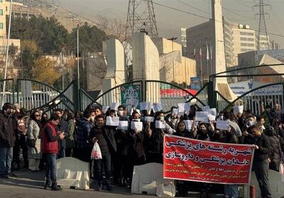 نشست دانشجویان معترض با معاون پزشکی دانشگاه آزاد - تسنیم