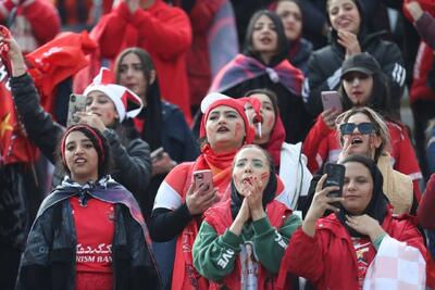 ببینید | نمایی از جایگاه هواداران زن باشگاه پرسپولیس در ورزشگاه آزادی