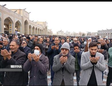 زائران و مجاوران حرم رضوی نماز طلب باران خواندند