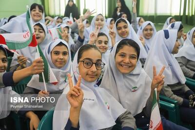 برپایی ۲۵۰۰ ستاد دهه فجر در مدارس همدان