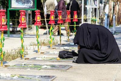 پیرزن مشکوک به دنبال شهید گمنامش می‌گشت!