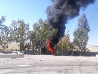 آتش سوزی تریلی حامل سوخت در سه راهی جندالله جاده مهران مهار شد