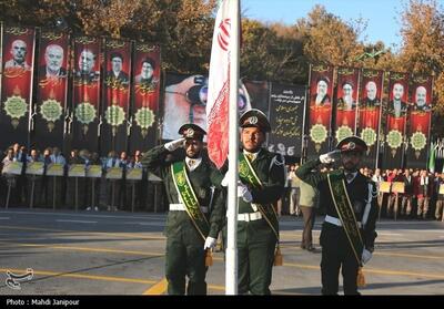 صبحگاه مشترک نیروهای نظامی و انتظامی در بندرماهشهر برگزار شد - تسنیم