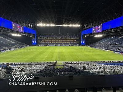 حضور لباس مشکی‌ها در جایگاه عجیب هواداران پرسپولیس در ورزشگاه الهلال +عکس