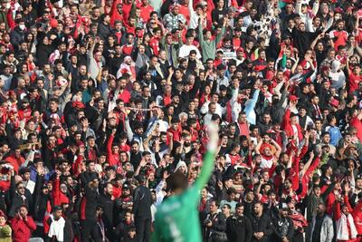 ۲ تماشاگر زن مسابقه پرسپولیس - تراکتور بازداشت شدند