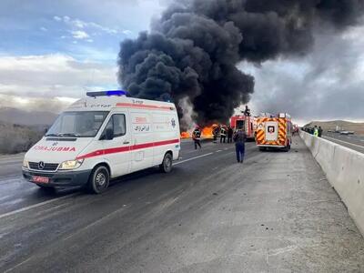 هلال احمر کرمان: در حادثه واژگونی اتوبوس دانش‌آموزان، ٣٥ نفر مصدوم شده و ۶ نفر جان باختند