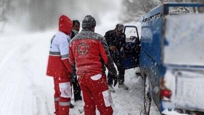   ارائه خدمات امدادی هلال احمر به ۳۹۰۰ نفر متأثر از برف و کولاک/ آماده‌باش تیم‌های واکنش سریع در گردنه‌های برف گیر  