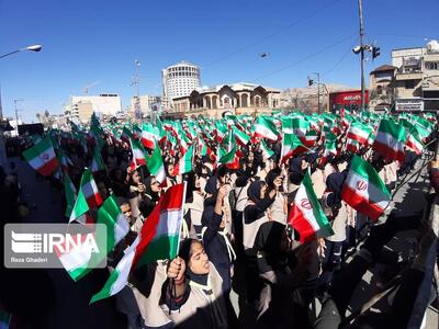 استاندار فارس مردم را به شرکت در راهپیمایی ۲۲ بهمن ماه دعوت کرد