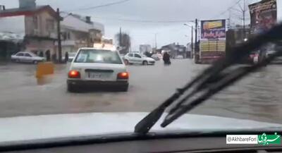 نمایی از ورود سیل به داخل شهر و آبگرفتگی گسترده در میدان پیربازار شهرستان رشت!