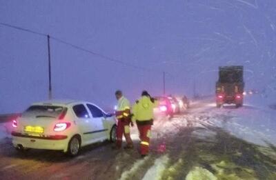 نجاتگران زنجان به بیش از چهار هزار نفر در راه مانده امداد رسانی کردند 