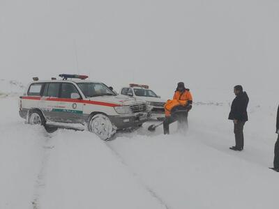 انسداد راه‌های ارتباطی ۳ استان همجوار همدان به دلیل بارش شدید برف/ تمامی راه‌های استان همدان باز است