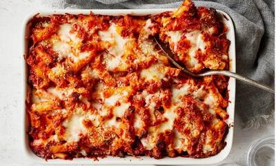 طرز تهیه بیکد زیتی (baked ziti)؛ غذای ایتالیایی با ماکارونی