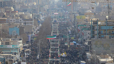 برگزاری راهپیمایی ۲۲ بهمن/ پایتخت‌نشینان حاضر در میدان + تصاویر