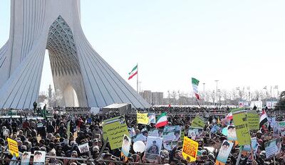 حضور محمدرضا پهلوی در راهپیمایی ۲۲ بهمن! + عکس